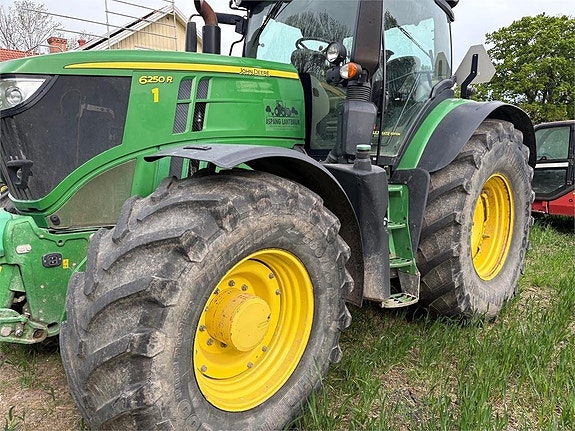 John Deere 6250R TRAKTOR 2 of 4
