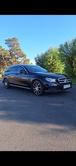 Mercedes-Benz E220 d 3 of 5