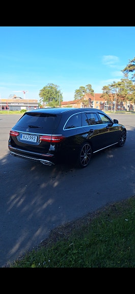 Mercedes-Benz E220 d 4 of 5