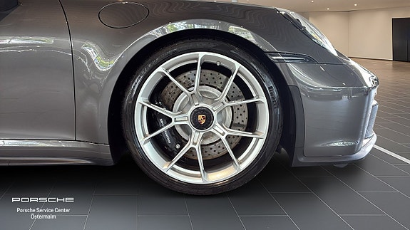 Porsche 911 9 of 15