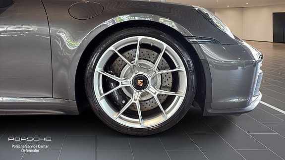 Porsche 911 9 of 15