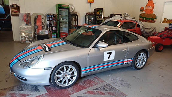 Porsche 911 Carrera 4 3 of 5