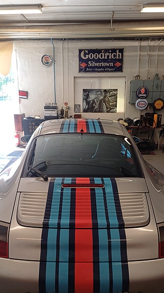 Porsche 911 Carrera 4 2 of 5