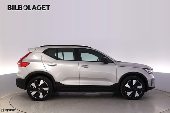 Volvo XC40 2 of 5
