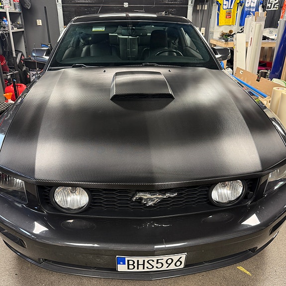 Ford Mustang 2 of 5
