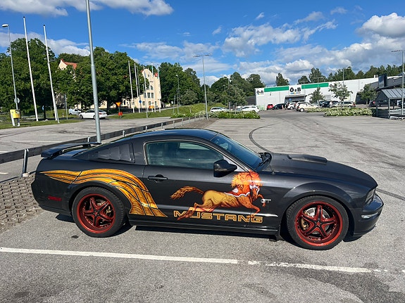Ford Mustang 5 of 5