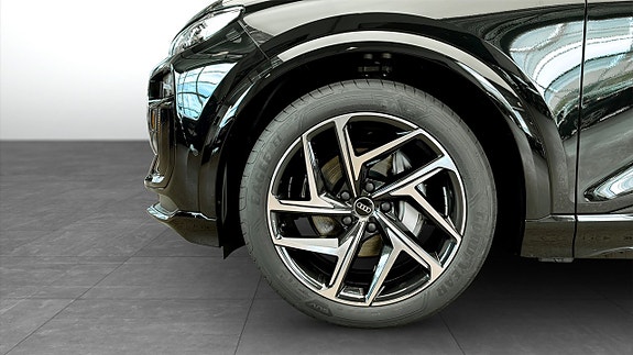 Audi Q6 e-tron 6 of 13