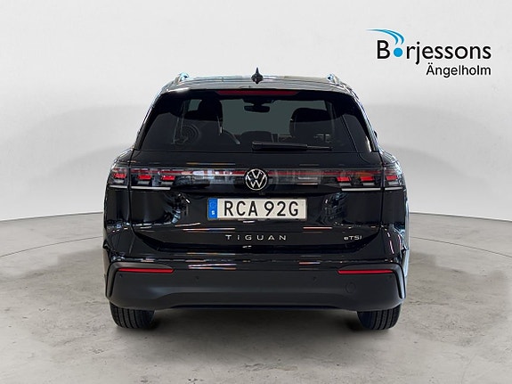 Volkswagen Tiguan 4 of 5