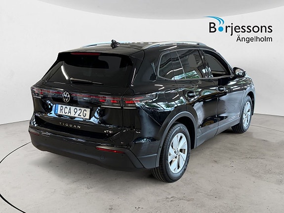 Volkswagen Tiguan 3 of 5