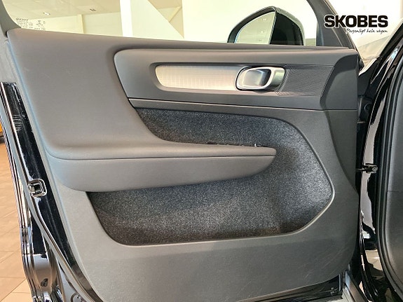 Volvo XC40 16 of 21