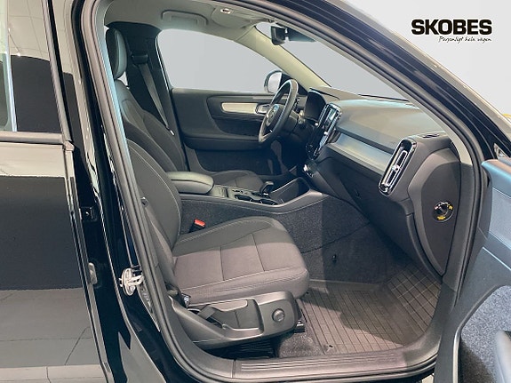 Volvo XC40 12 of 21