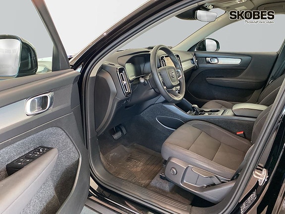 Volvo XC40 9 of 21