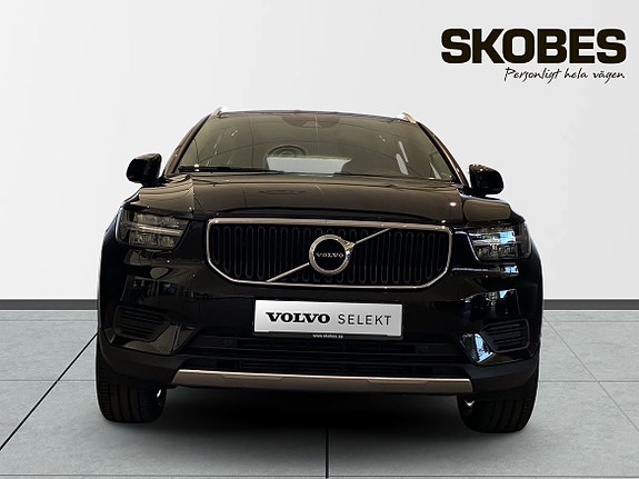 Volvo XC40 2 of 5