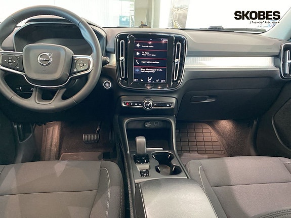 Volvo XC40 13 of 21