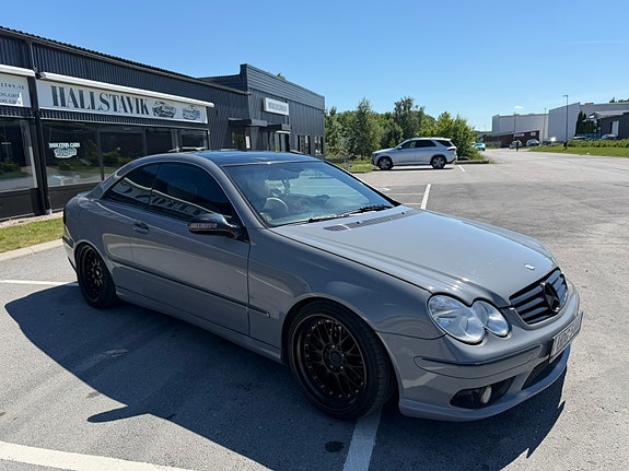 Mercedes-Benz CLK270 3 of 5