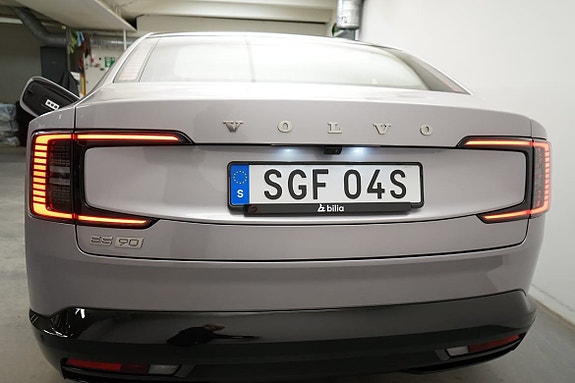 Volvo ES90 14 of 17