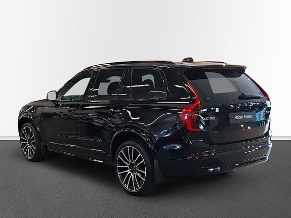 Volvo XC90 2 of 16