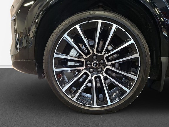 Volvo XC90 10 of 16