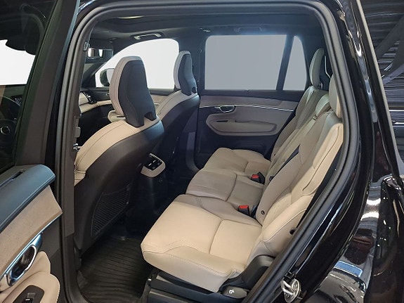 Volvo XC90 7 of 16