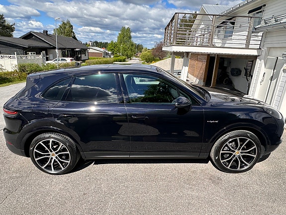Porsche Cayenne 5 of 5