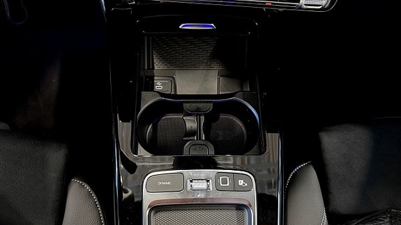 Mercedes-Benz CLA250 e 19 of 25