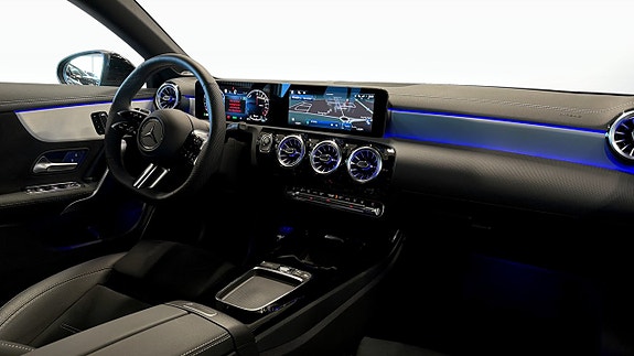 Mercedes-Benz CLA250 e 3 of 5