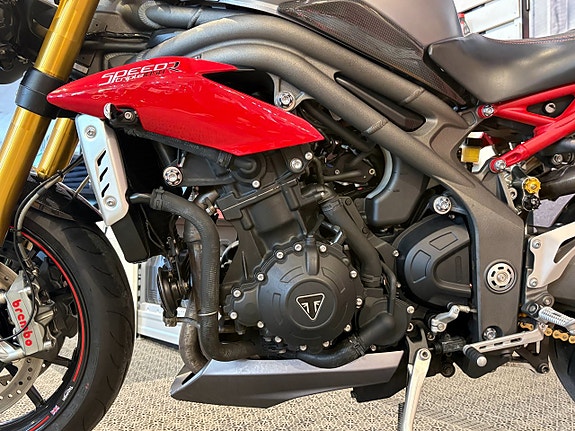 Triumph SPEED TRIPLE R 12 of 17