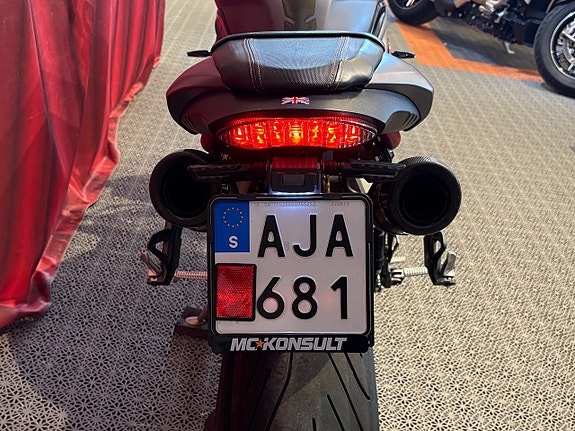Triumph SPEED TRIPLE R 8 of 17