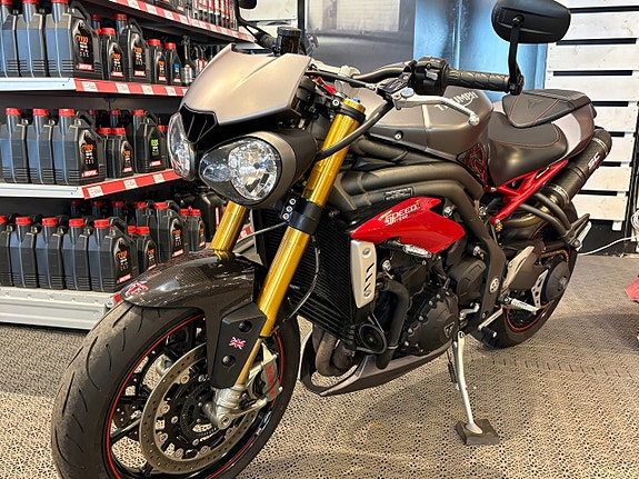 Triumph SPEED TRIPLE R 11 of 17