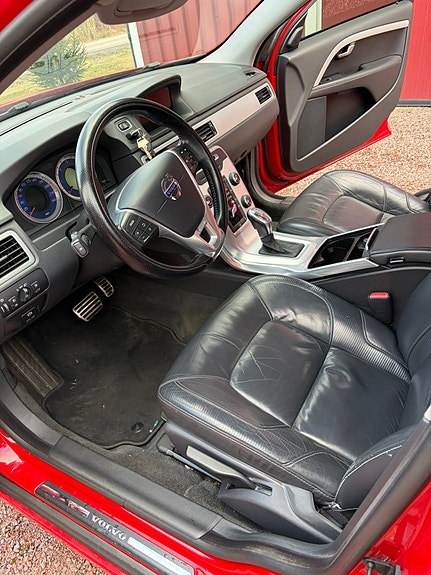 Volvo V70 3 of 8