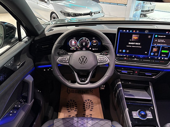 Volkswagen Tiguan 3 of 24