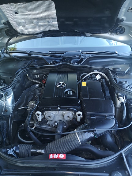 Mercedes-Benz E200 2 of 4