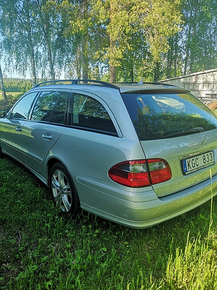 Mercedes-Benz E200 4 of 4