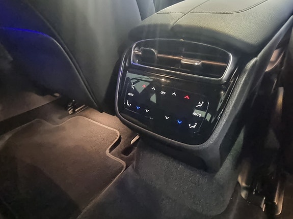 Mercedes-Benz EQE350 13 of 17