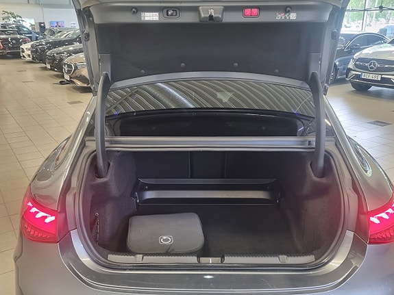 Mercedes-Benz EQE350 6 of 17