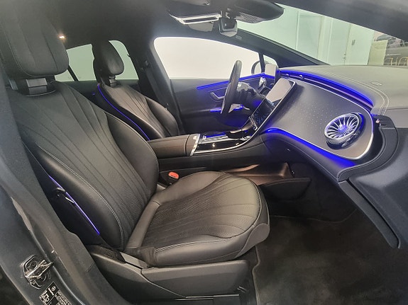 Mercedes-Benz EQE350 8 of 17