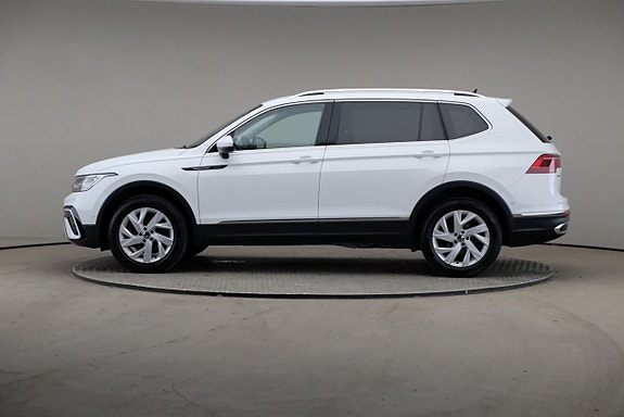 Volkswagen Tiguan Allspace 4 of 5
