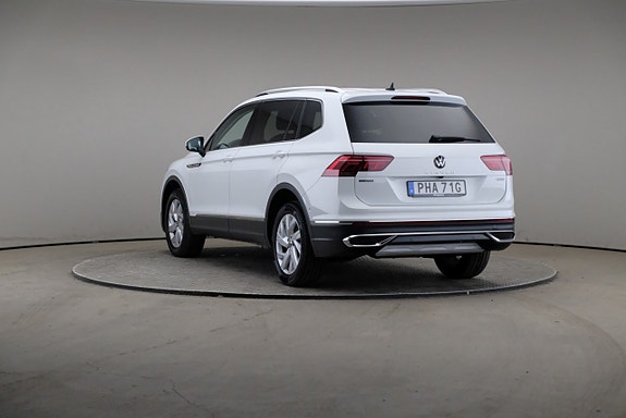 Volkswagen Tiguan Allspace 2 of 5