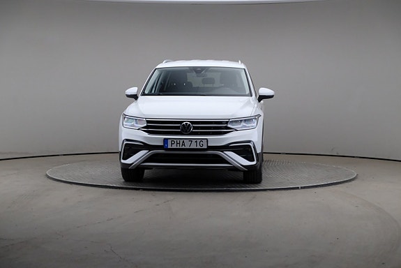 Volkswagen Tiguan Allspace 3 of 5