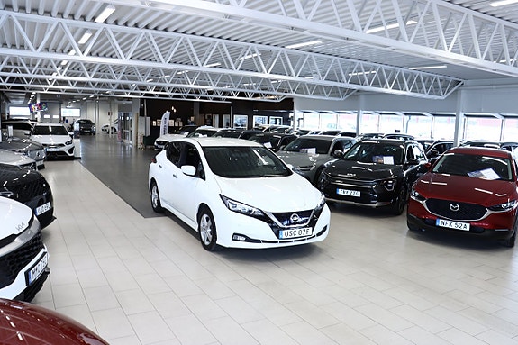 Nissan Leaf 3 of 5