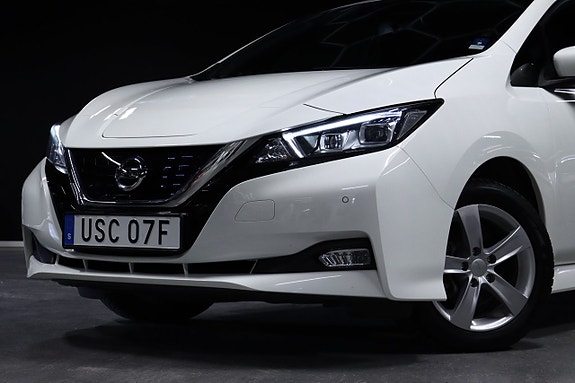 Nissan Leaf 4 of 5