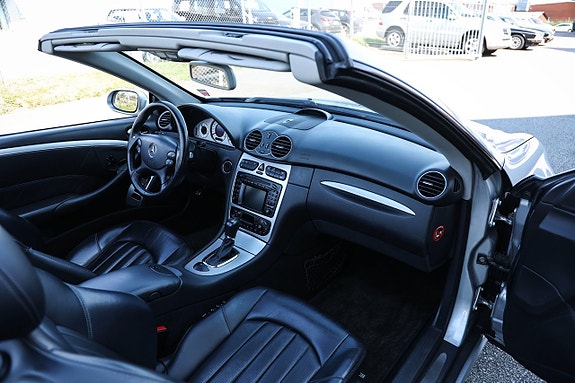 Mercedes-Benz CLK55 17 of 24