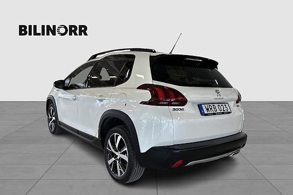 Peugeot 2008 2 of 5