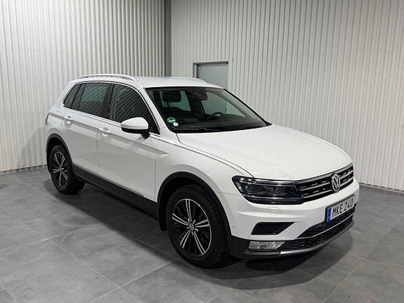 Volkswagen Tiguan 2 of 5