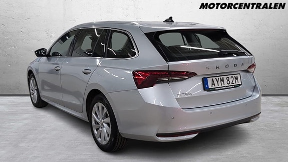 Skoda Octavia 2 of 5