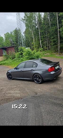 BMW 330xd 4 of 5