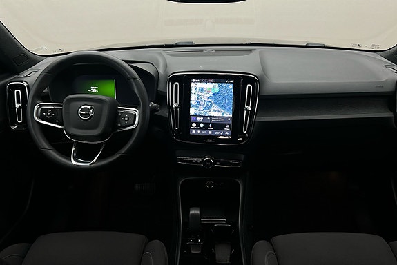 Volvo XC40 6 of 27