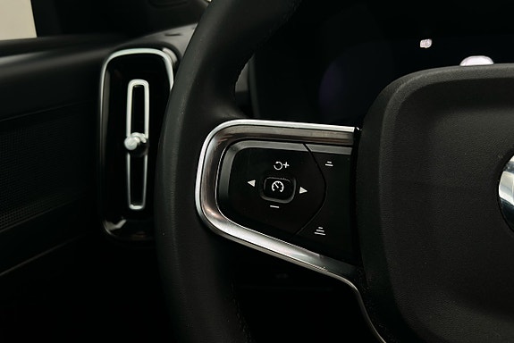 Volvo XC40 25 of 27