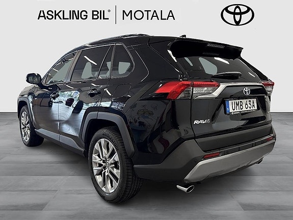 Toyota RAV4 3 of 11
