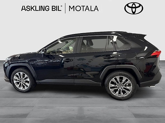 Toyota RAV4 4 of 11